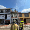 En La Enea una vivienda de tres pisos, en la carrera 36A con calle 98, fue afectada por las llamas.