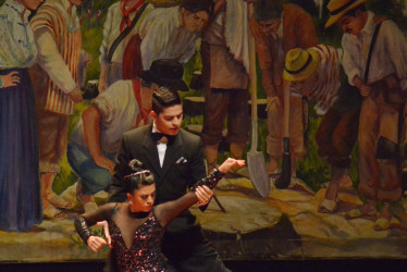 bailarines de tango bailando en Fundadores 